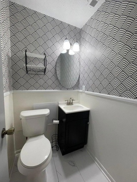 Building Photo - 122 Hillwood Dr