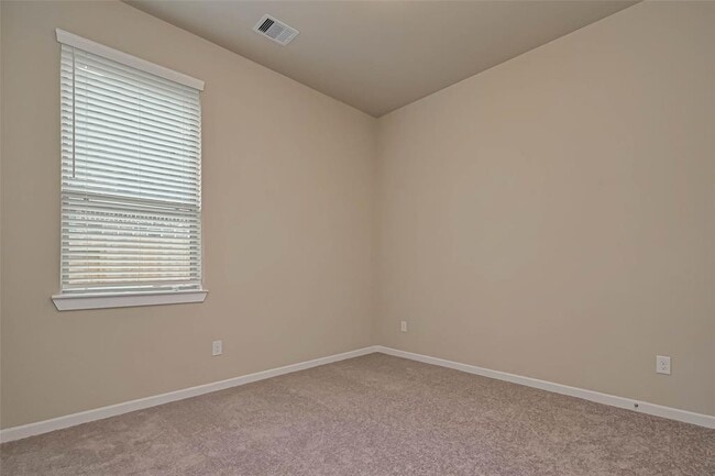 Building Photo - 348 Rise Ln
