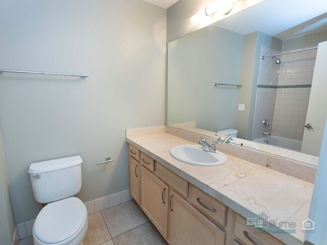 Building Photo - 4TH OF JULY 1-MONTH FREE SPECIAL! Renovated 2 Bd/2 Ba Condo w/parking