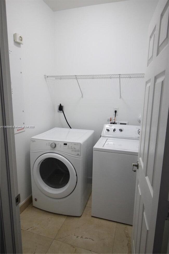 Building Photo - 10564 NW 70th Ln