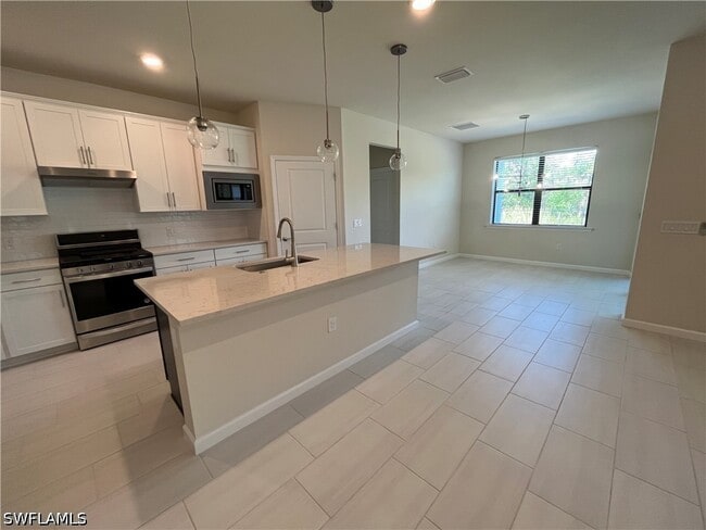 Building Photo - 2122 Yellowfin Cir