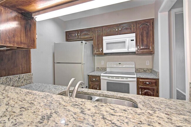 Building Photo - 5100 Verde Valley Ln