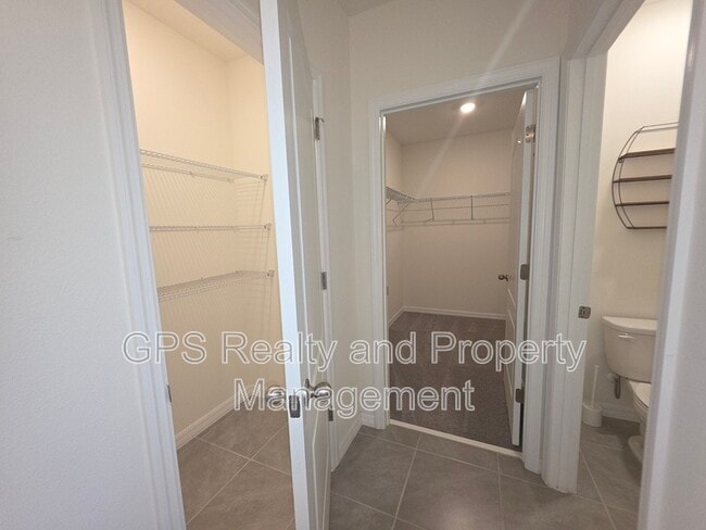 Building Photo - 33409 Country House Dr