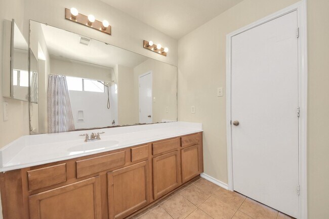 Building Photo - 14423 Hillard Green Ln