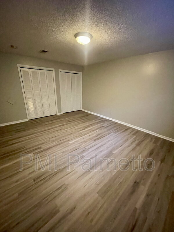 Building Photo - 1900 Tall Pines Cir