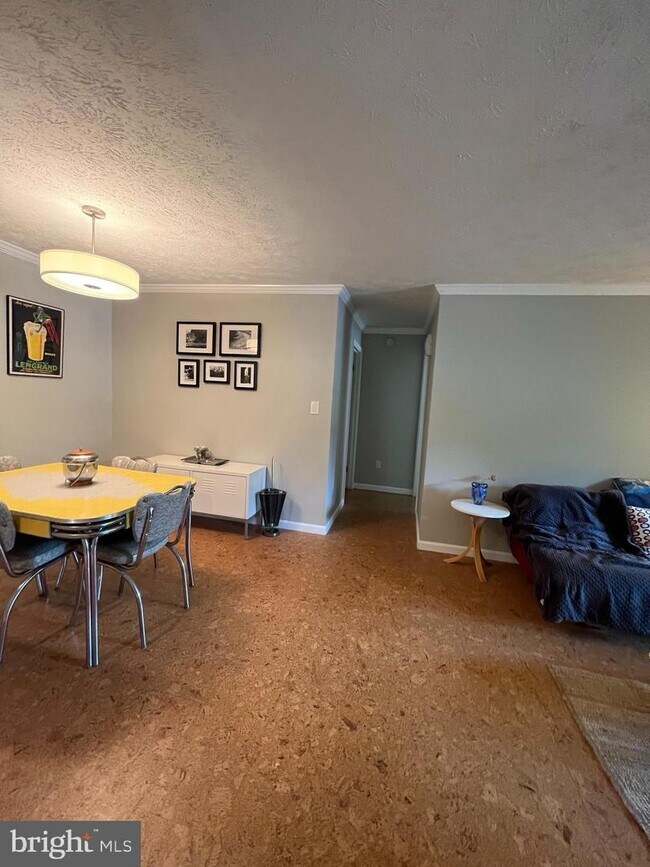 Building Photo - 7801 Willow Point Dr