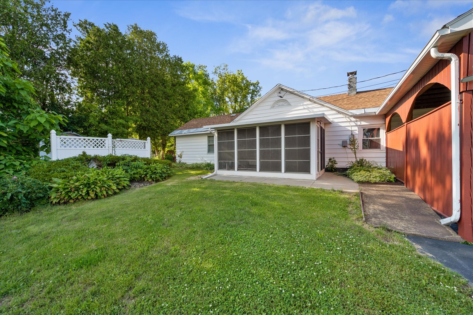 Building Photo - 9453 Maynard Dr