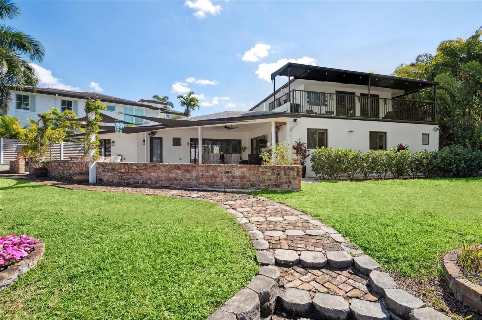 Building Photo - 600 SW 8th Ter