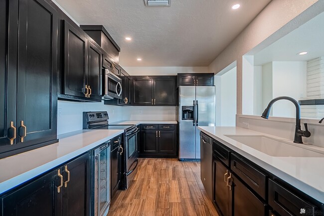 Building Photo - 12175 S Ironwood Dr