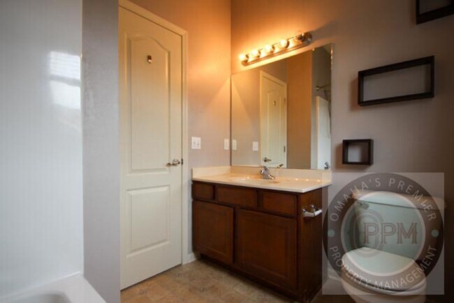 Building Photo - Beautiful 5Bd/3Ba House! | Papillion, Ne!