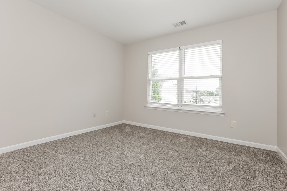 Building Photo - 326 Crescent Woode Dr