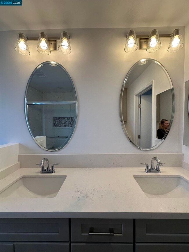 Building Photo - 1700 Siskiyou Dr