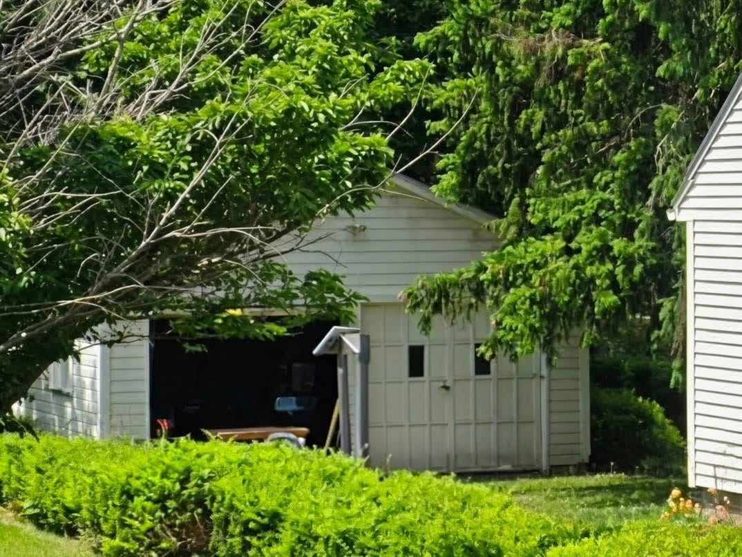 Building Photo - 7459 Seneca Rd N