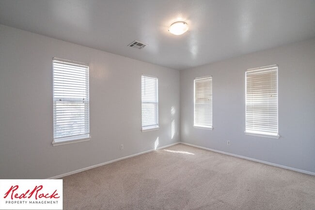 Building Photo - Bright & Spacious 3-Bed, 2-Bath Home in Wa...