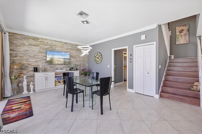 Building Photo - 13870 Silver Lake Ct