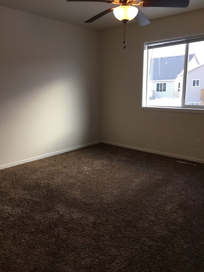 Building Photo - 3 Bed 2 Bath Twin Home