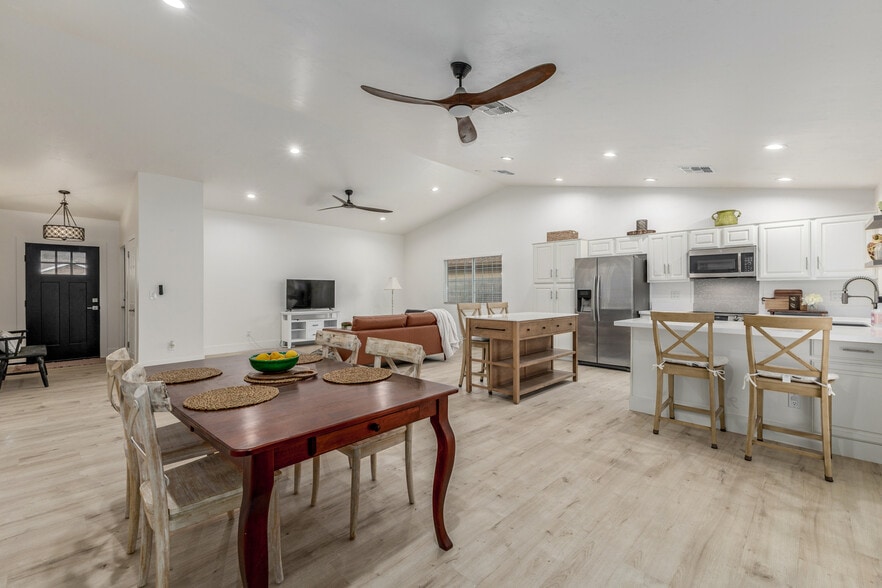 Building Photo - 15433 N 63rd St