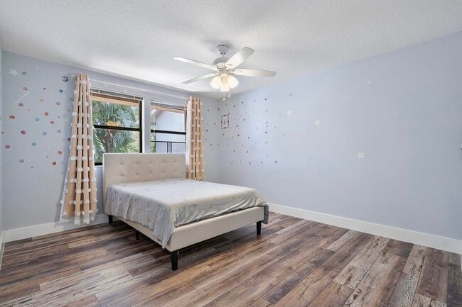Building Photo - 624 Deer Creek Blvd