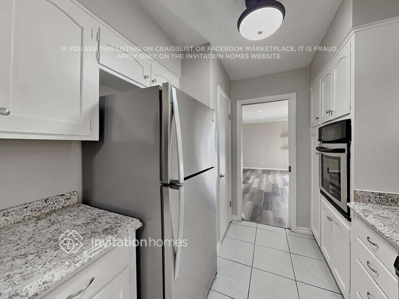 Building Photo - 3401 W Belmont Ave