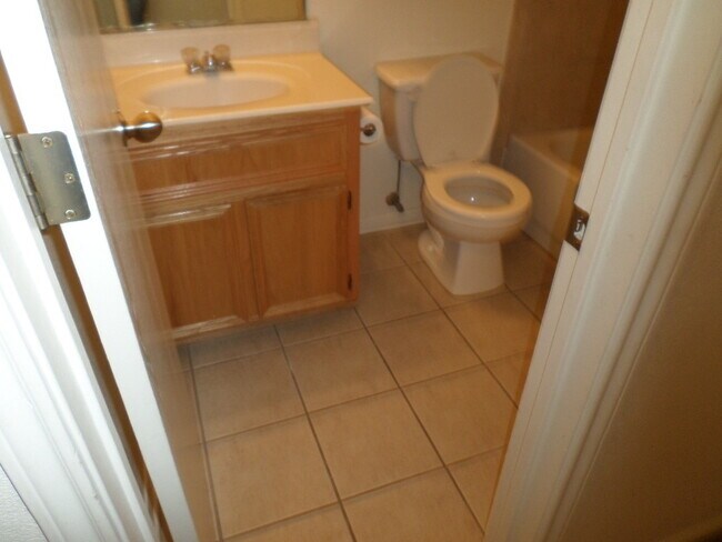Building Photo - 1310 Chips Dr