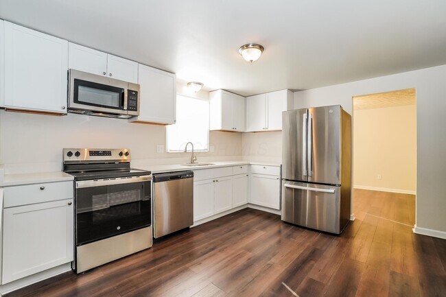 Building Photo - 4005 Vermilion Ave