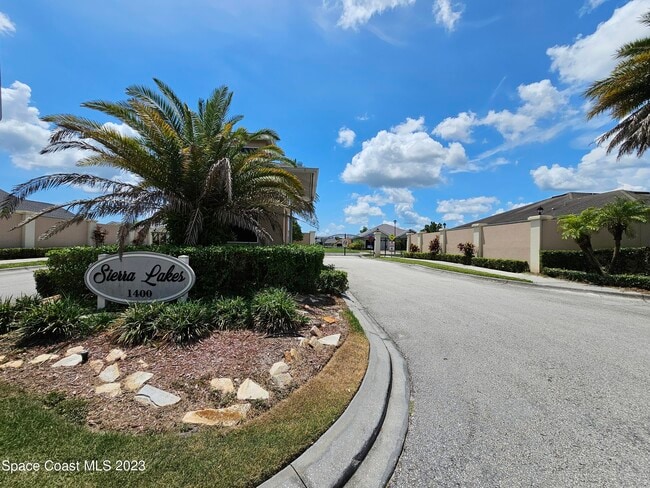 Building Photo - 1255 Sangria Cir