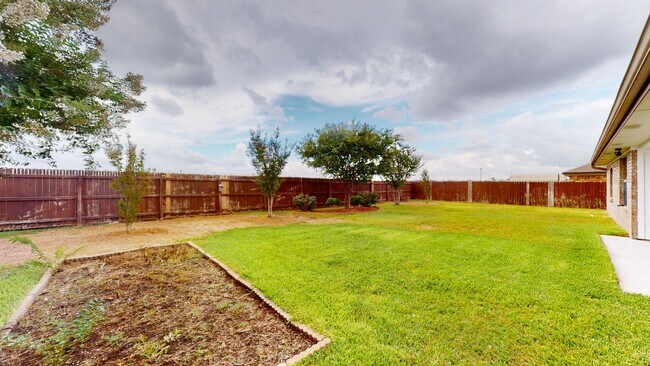 Building Photo - Unique opportunity to rent till June 30, 2...