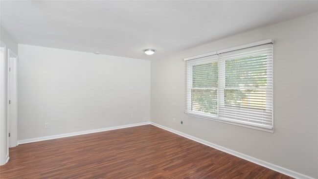 Building Photo - 1513 W 22nd St