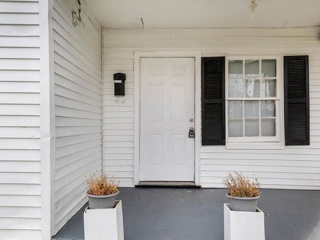 Building Photo - 206 Chaplin Ave