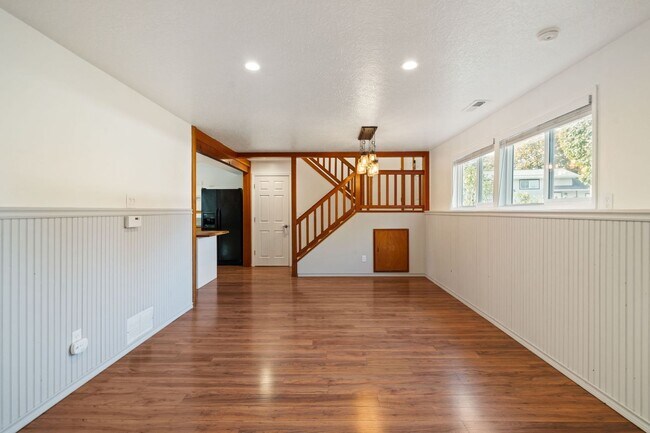 Building Photo - 9394 SE Mason Cir