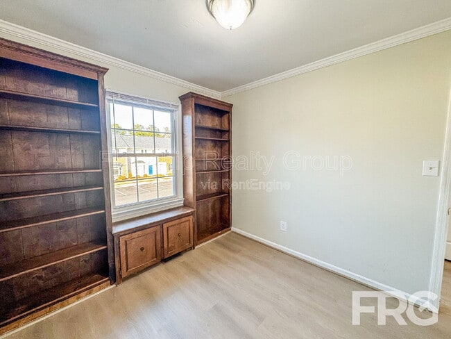 Building Photo - 2700 Thackery Rd