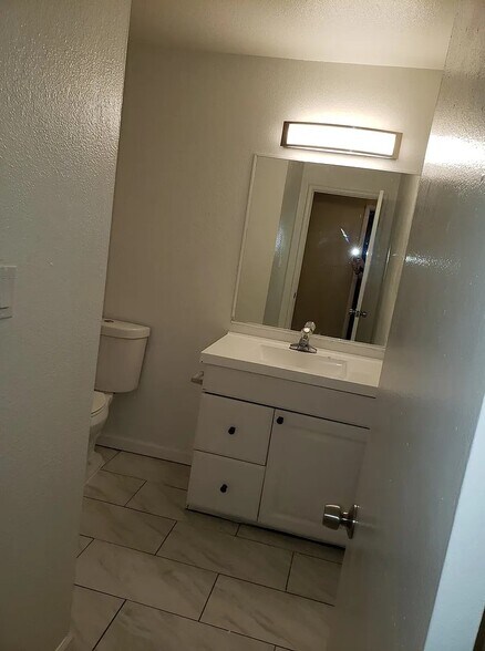 Building Photo - 8081 Via de Palmas Ln