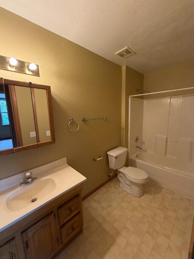 Building Photo - 104 SouthWoods Court - A
