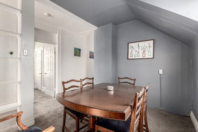 Building Photo - Lovely Victorian duplex for rent 2 bed / 1 bath