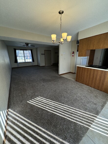 Building Photo - 109 N Pindwood Ln
