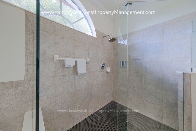 Building Photo - 12810 Daisy Pl