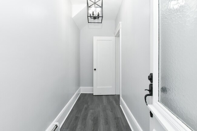 Building Photo - 540 61st St