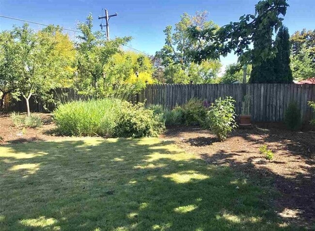 Building Photo - Beautiful single story ranch style home on cul-de-sac!