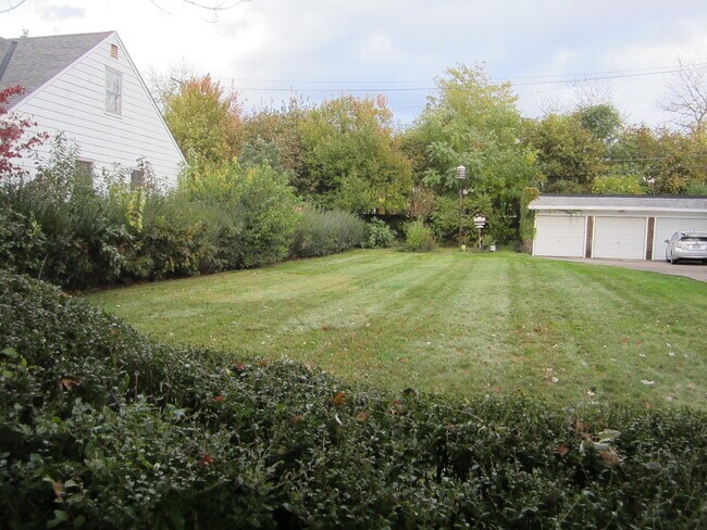 Building Photo - 2515 E 127th St