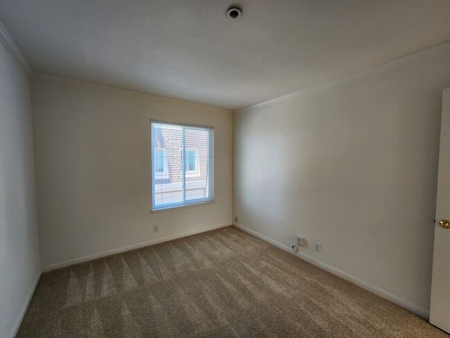 Building Photo - Redwood city townhouse