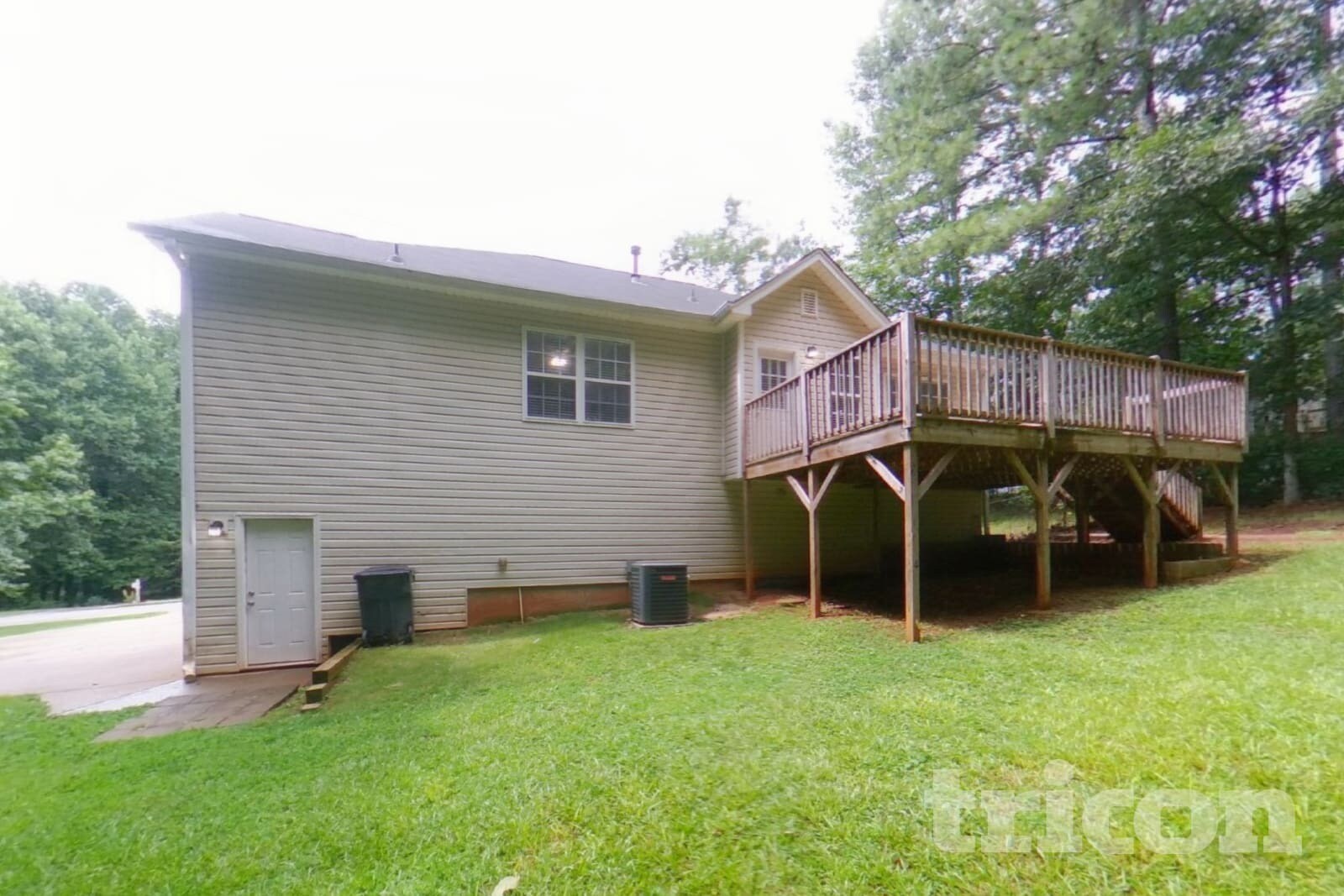 Building Photo - 1800 Cedar Hill