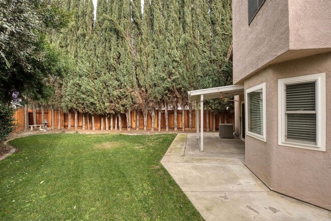 Building Photo - 4 bedroom in NW Modesto near shopping, Kai...