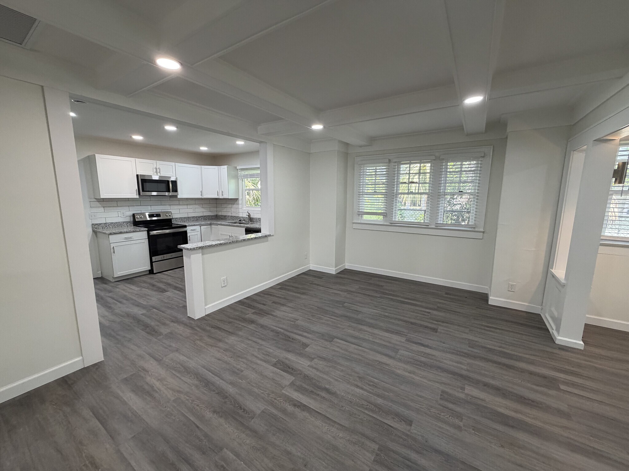 Building Photo - 2 Bed/1.5 Bath