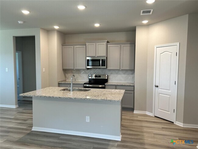 Building Photo - 10211 Six Shooter Ln