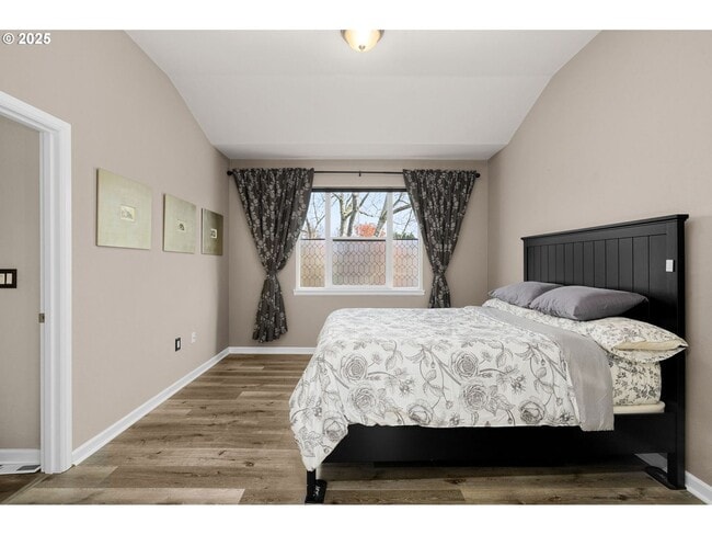 Building Photo - Beautiful Newly Renovated Spacious 3 Bedroom Home!