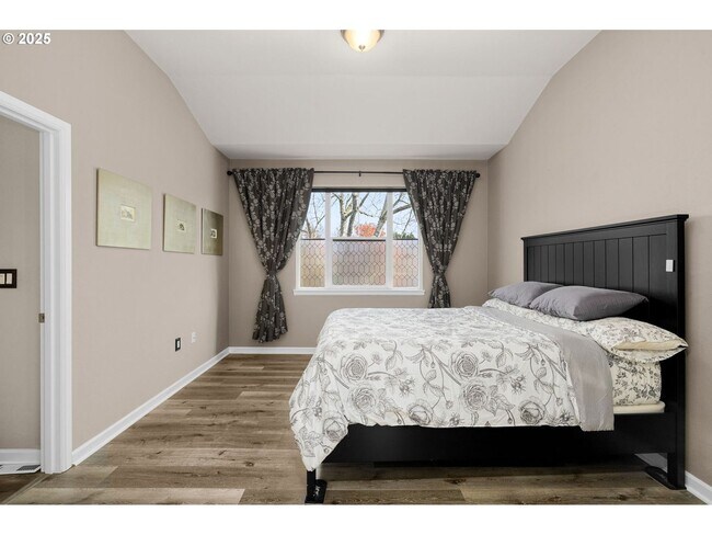 Building Photo - Beautiful Updated 3 Bedroom Home!