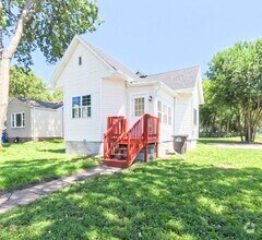 Building Photo - Newly updated 2 bedroom 1 bathroom