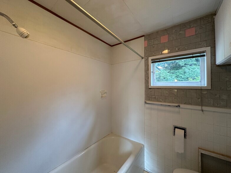 Building Photo - 15210 42nd Ave S