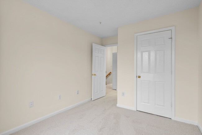 Building Photo - 3 Bed 2.5 Bath - Silver Spring Townhouse -...