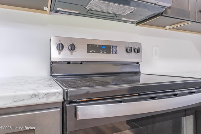 Building Photo - 309 E 6th St